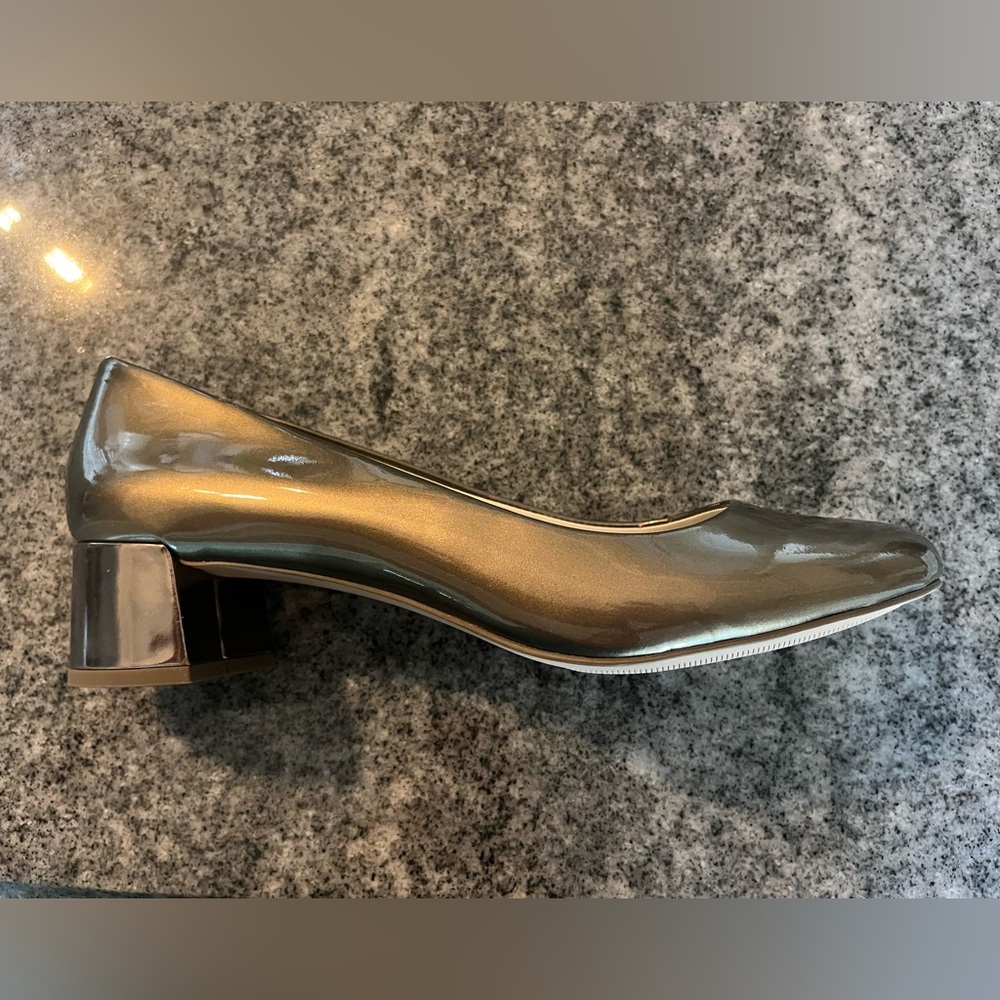 Anne Klein Castana pump.